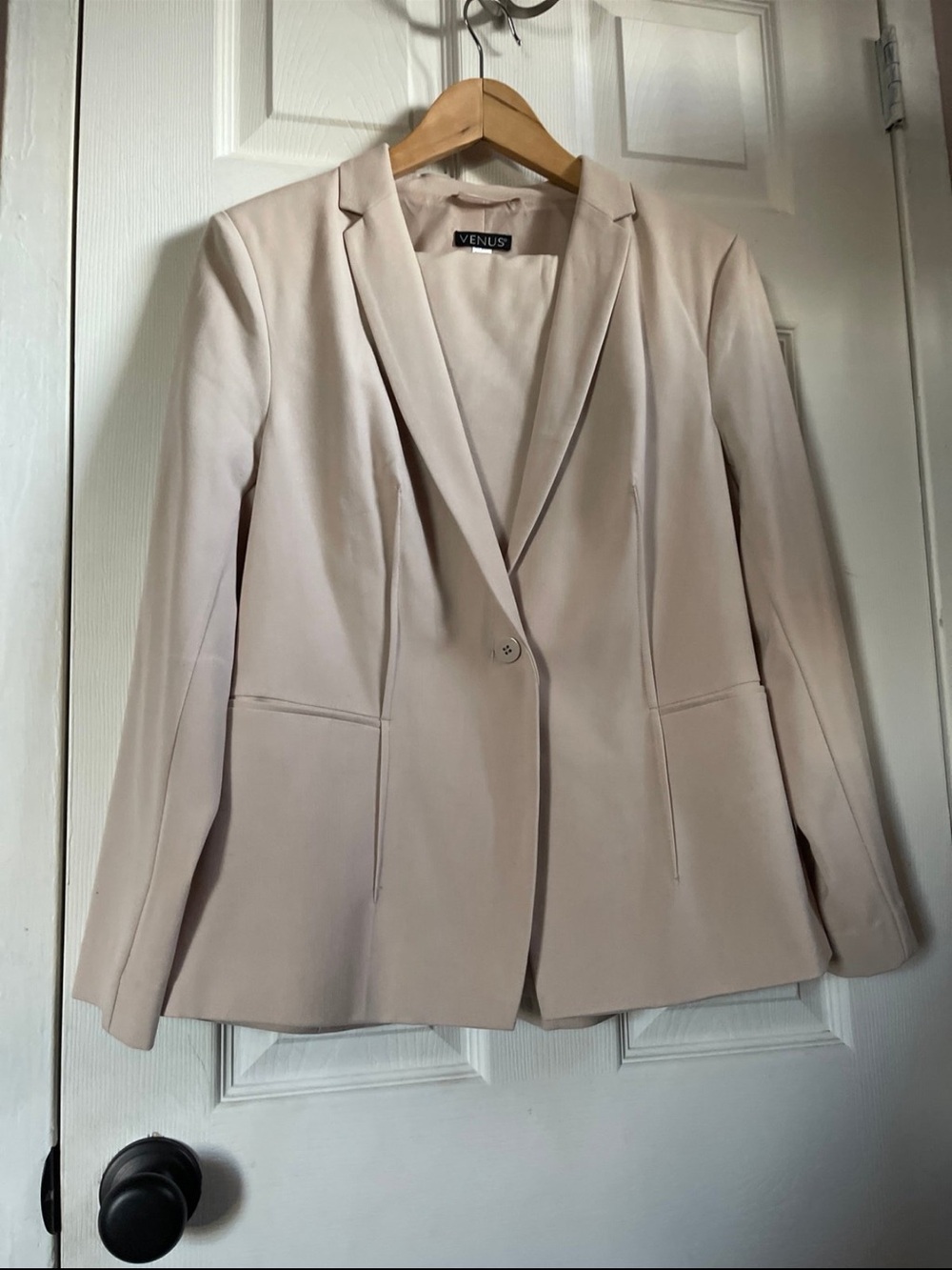VENUS Light Cream Single-Button Tailored Blazer